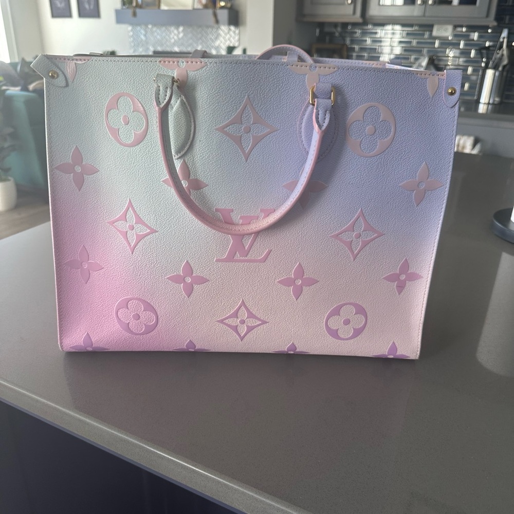 COPY - - Louis Vuitton Sunrise Pastel On the Go GM